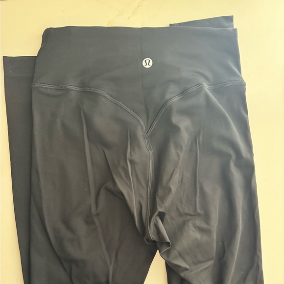Lululemon Breezethrough High Rise Tight size 6 - Picture 3 of 4